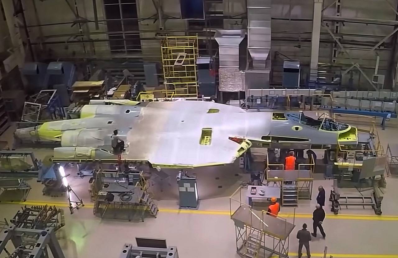 Su-57 production in russia / Defense Express / Where's Su-57 Production Located, How it Looks and is it Reachable for Ukrainian UAVs