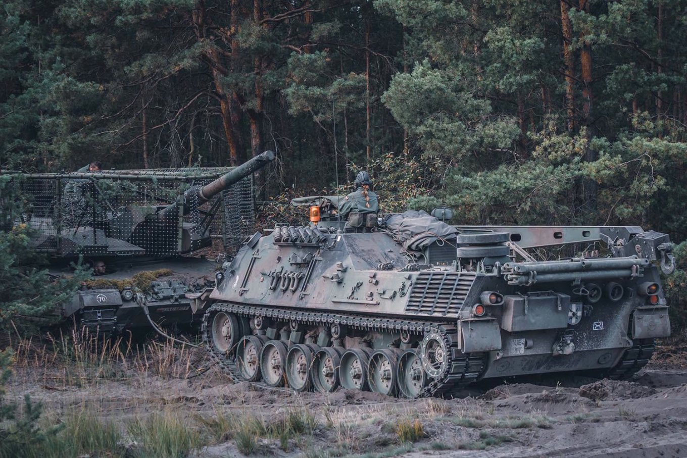 Leopard 2PL tank with anti-drone protection and Bergepanzer 2 ARV / Photo credit: 11 Lubuska Dywizja Kawalerii Pancernej