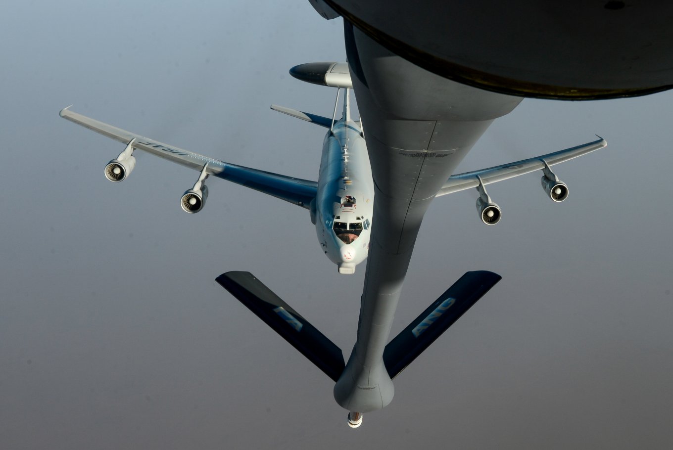 Refuelling an E-3 Sentry