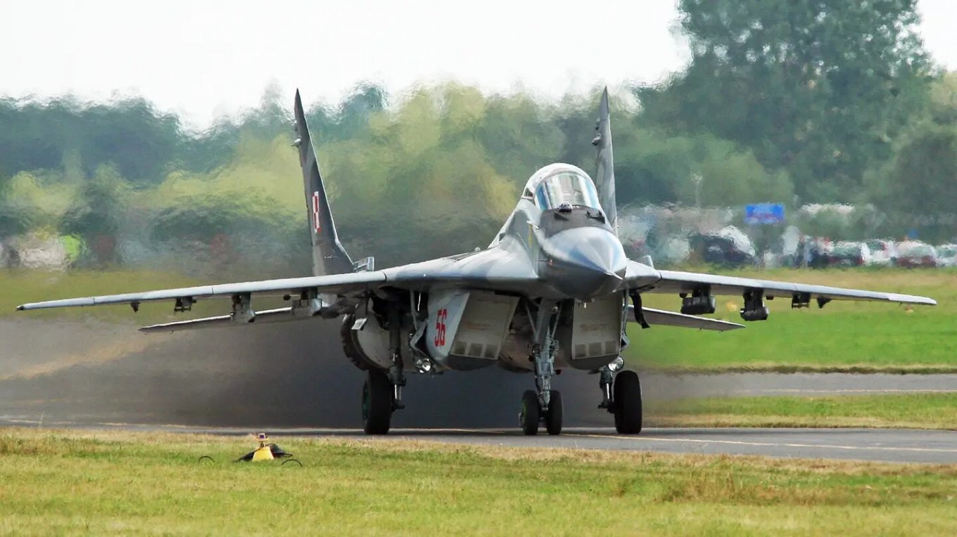 A MiG-29 of the Polish Air Force / Defense Express / Depends on F-35: Polish Ex–Defense Minister on Prospects of MiG-29 Supplies to Ukraine