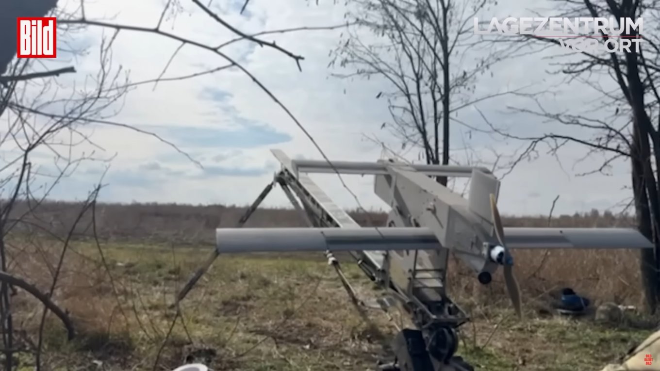 Helsing HF-1 loitering munition is about totake off for a strike mission / Defense Express / Smart Plywood Drone Helsing HF-1 Makes Difference in Ukraine: Quantities and Operational Details Revealed