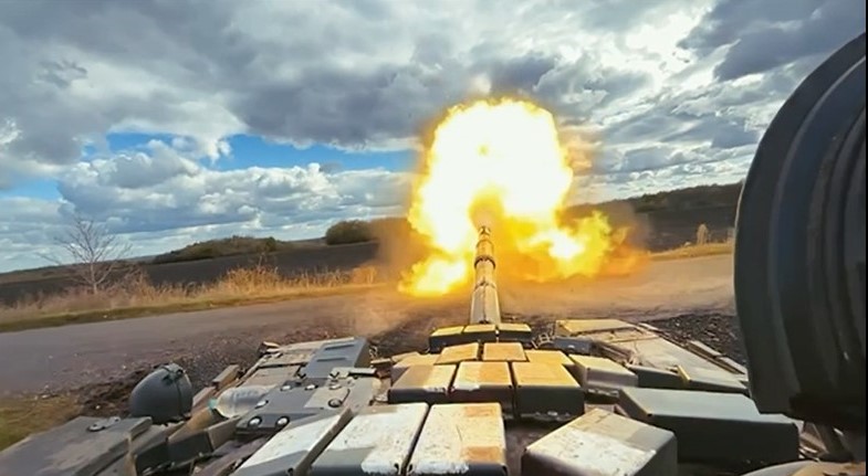 Story About Harsh Tank Battles For a Strategic Object Applying Drones Correcting the Fire, Defense Express, war in Ukraine, Russian-Ukrainian war
