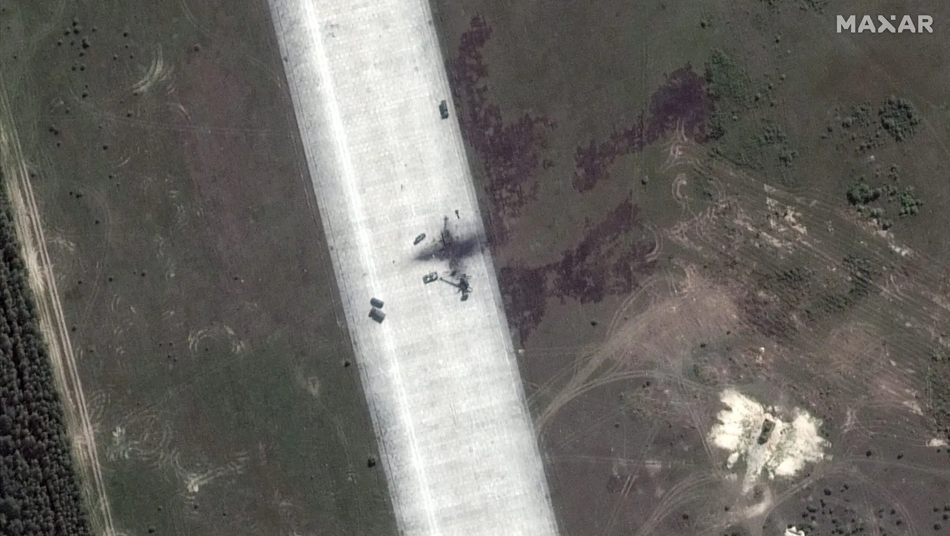 Belarusian Zyabrovka Airfield Got Stuck By Partisans (Satellite Photos), Defense Express, war in Ukraine, Russian-Ukrainian war