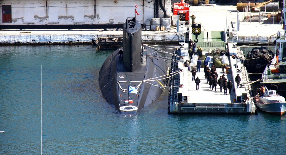 New Satellite Images Show russia Protecting Kalibr Submarines With Cope Cages, Revealing an Interesting Clue