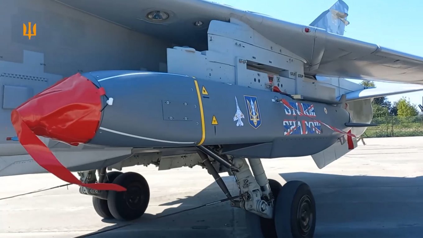 Storm Shadow missile under the wing of a Ukrainian Su-24M / Defense Express / Year Later, Pentagon Explains What's the Point of Aircraft Drawings and Tire Coatings at russian Military Airfields