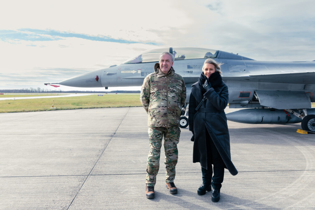 The Minister of Defense of Belgium Ludivine Dedonder is in Denmark visiting the military training Ukrainian F-16 pilots and technicians, Defense Express