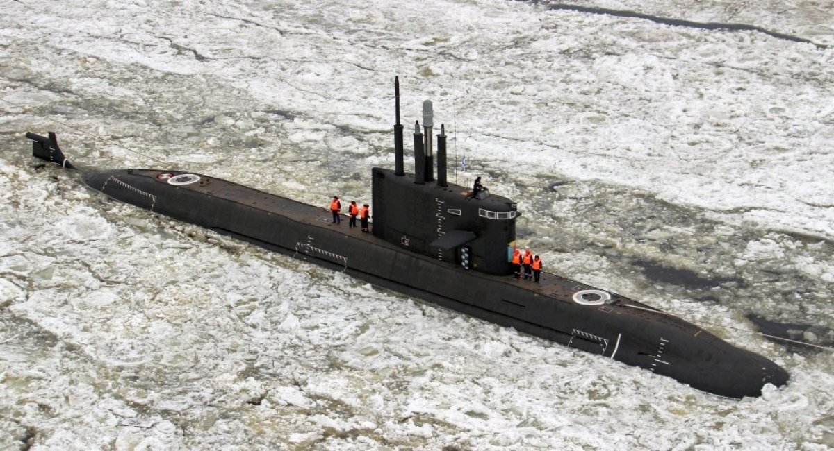 russian the B-586 Kronstadt submarine during tests near St. Petersburg in December 2021, Defense Express