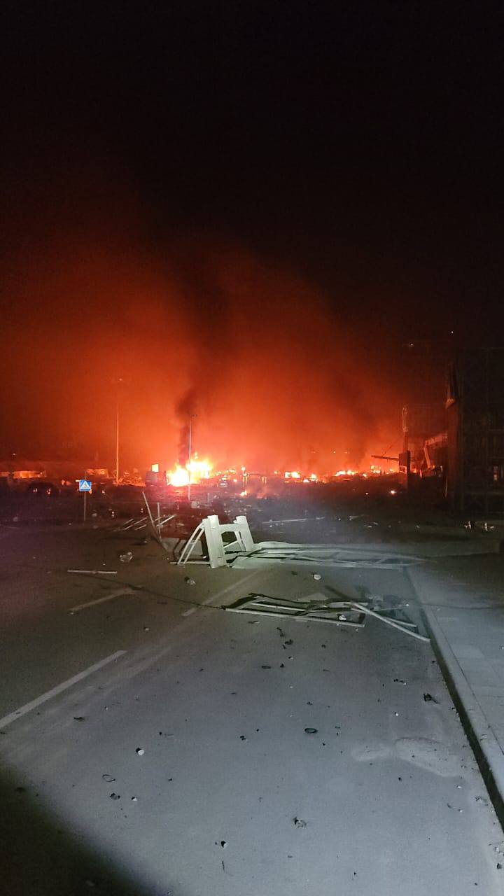 Defense Express / Several explosions took place in Kyiv. A shopping mall and a few residential buildings were damaged, caught fire / Day 25th of Ukraine's Defense Against Russian Invasion (Live Updates)