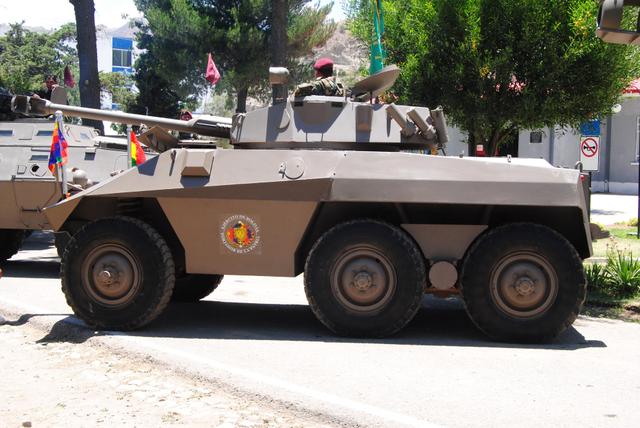 Brazilian EE-9 Cascavel armored vehicles in service with the Bolivian army / Defense Express / How Bolivia Once Turned Back On russia and Turned Down a $100 Million Deal on Mi-17, Weapons, and the Current State of its Military