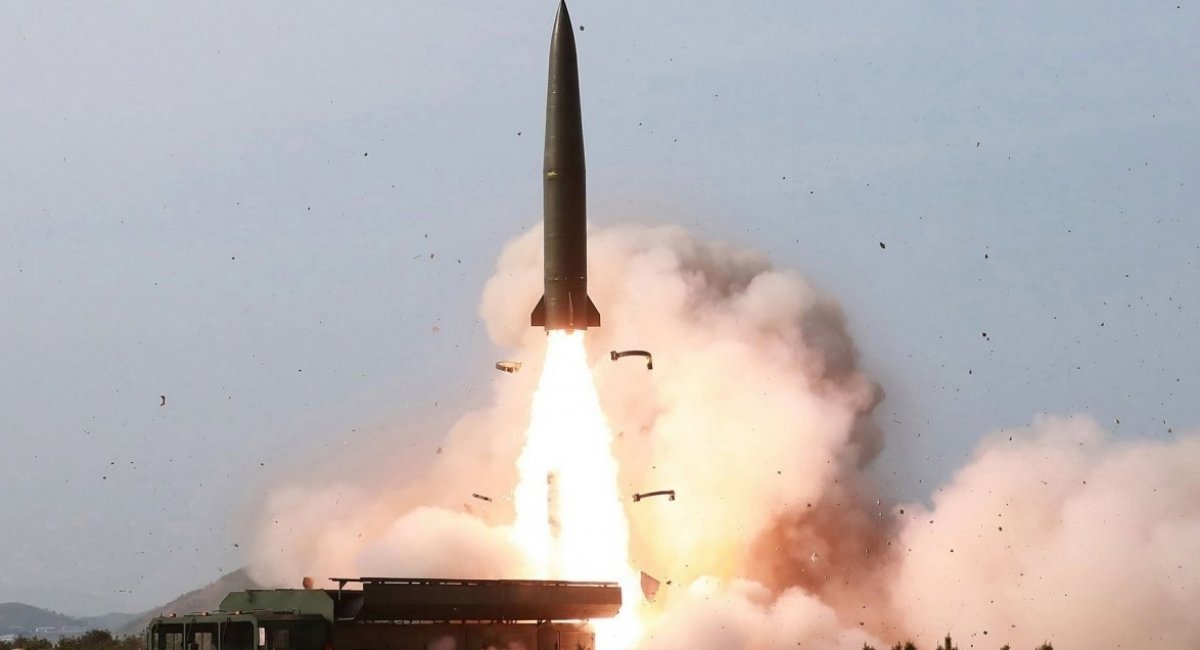 Iskander SRBM system / Defense Express / New Missile Brigades Created in russia, One Possibly Wielded KN-23 from North Korea