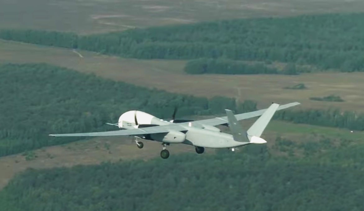Finishing the 4.5-ton Altius UAV was entrusted to the Ural Civil Aviation Plant, the drone first took into the sky in 2019 / Defense Express / What's Wrong With russian Dan-M UAV Converted into Cruise MIssile: Pointless Smoke Screen Project By a Broke Company