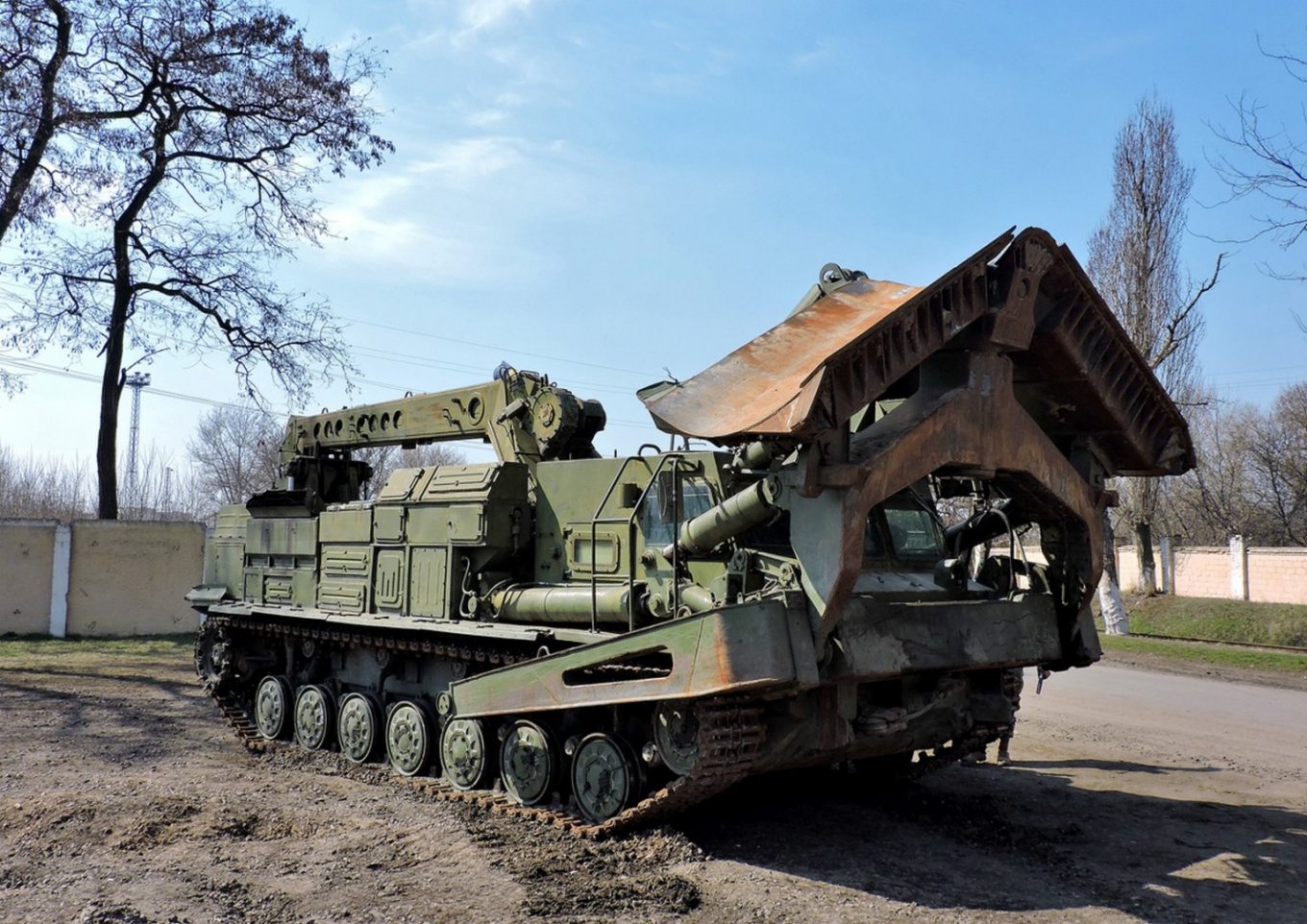 BAT-2 Armored Tracklayer Destroyed By Ukraine’s Artillery (Video), Defense Express, war in Ukraine, Russian-Ukrainian war