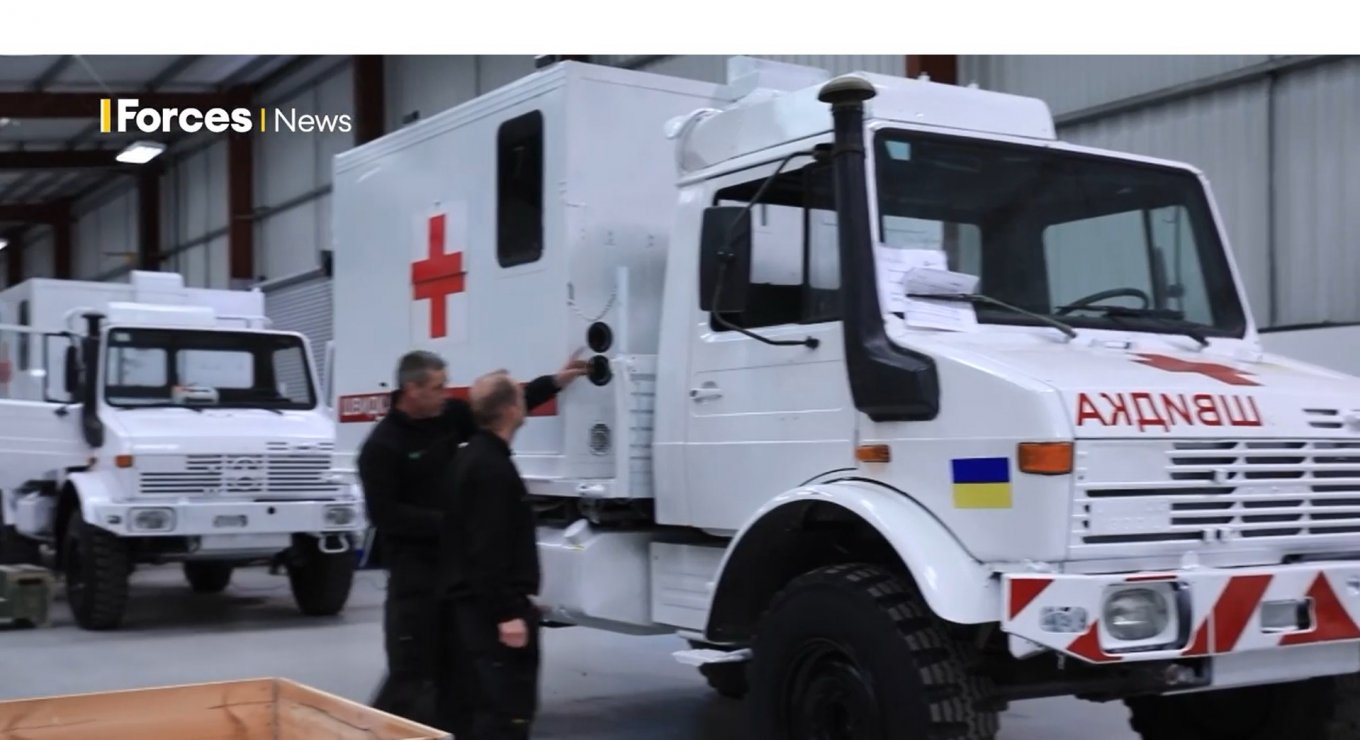 British Army Vehicles are Transforming Into Ambulances for Ukraine, Defense Express