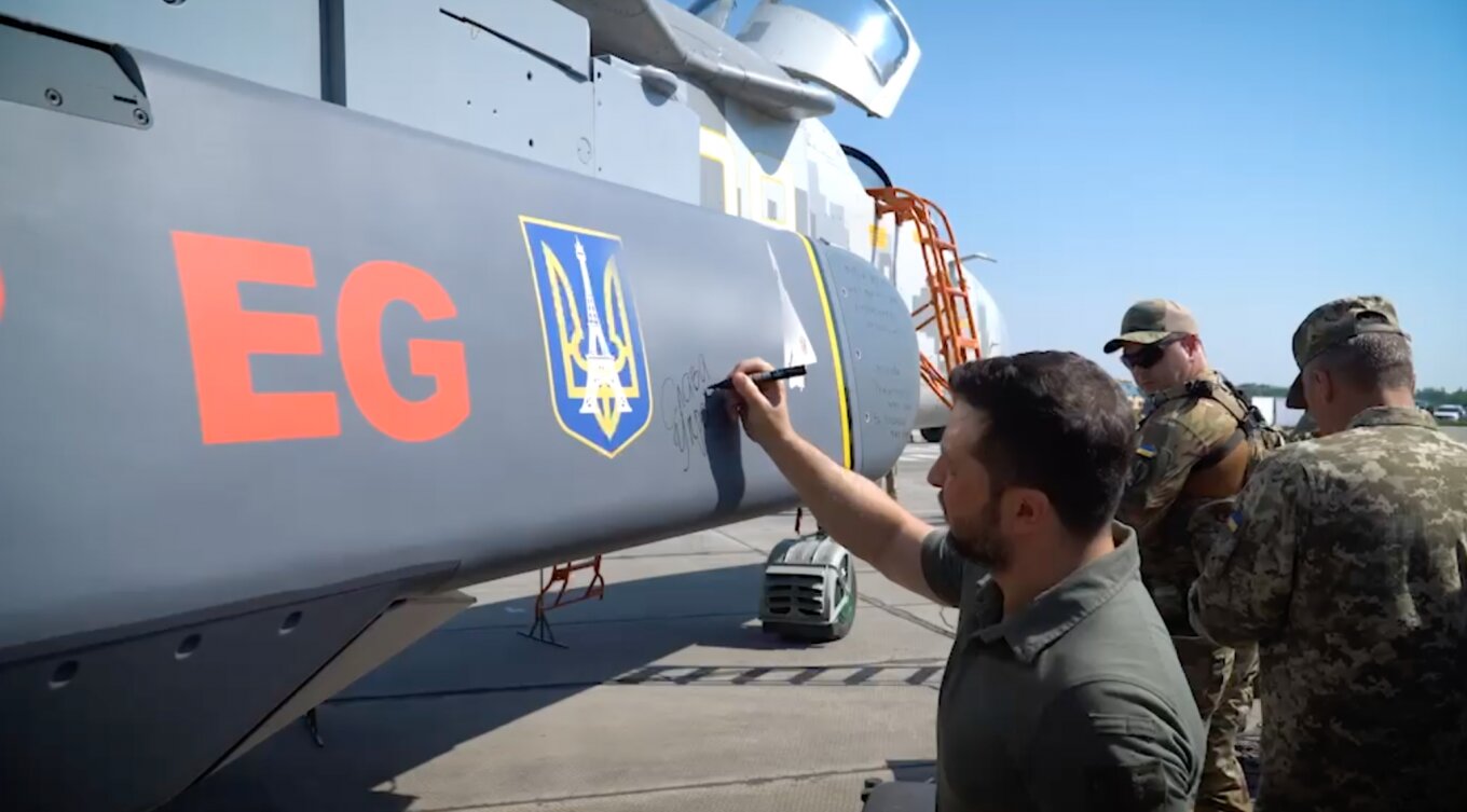 French SCALP-EG cruise missile under the Su-24M wing, August 2023, The French Gossiping that France Transfers Mirage 2000 Aircraft to Ukraine as a Carrier of the SCALP-EG Cruise Missile, Defense Express