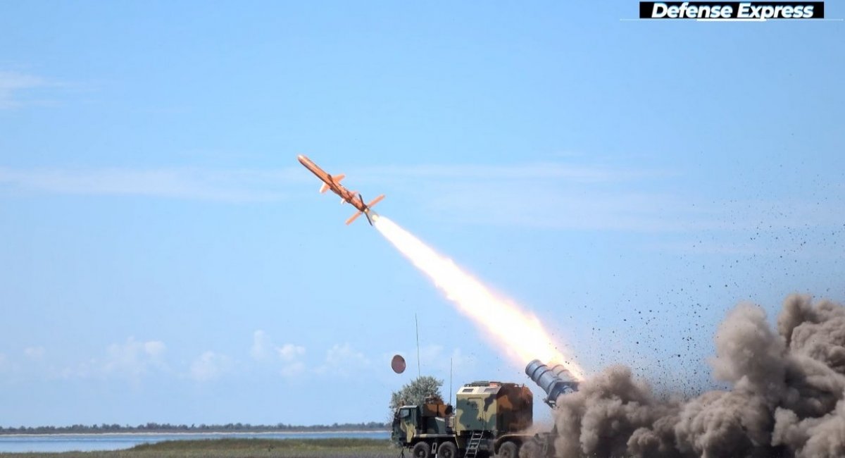Neptune anti-ship cruise missile launch / Defense Express / First Confirmed Attack by Ukraine's 1,000-km Range Neptune Misslile After Its Discloure in 2023