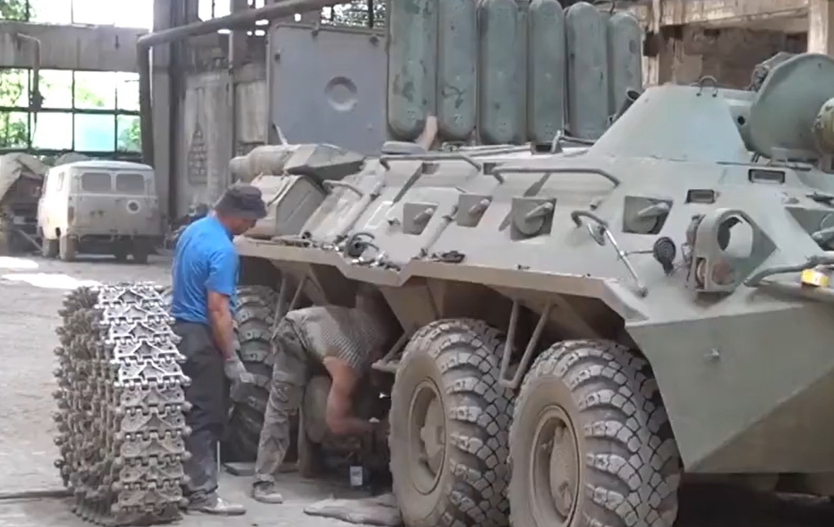 Ukrainian Military Destroy Occupiers Repair Base in Horlivka, Defense Express