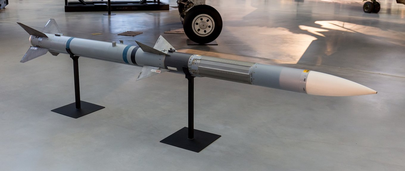 AIM-120 AMRAAM missile, Defense Express