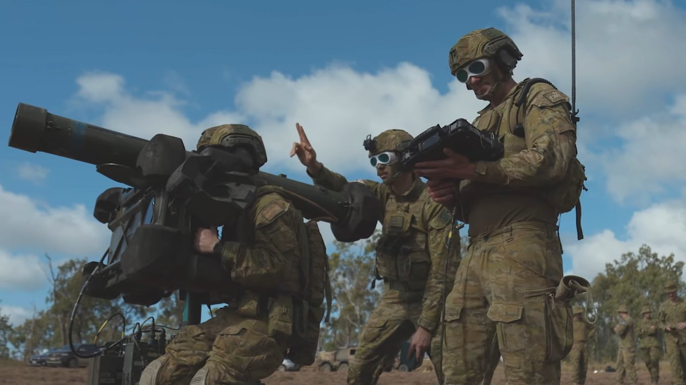 Australian air defense operators fire the RBS 70 MANPADS during Talisman Sabre 2021 drills / Defense Express / Which Portable Air Defense, Air Attack Missiles Australia can Send to Ukraine in the New $100 million Aid Package