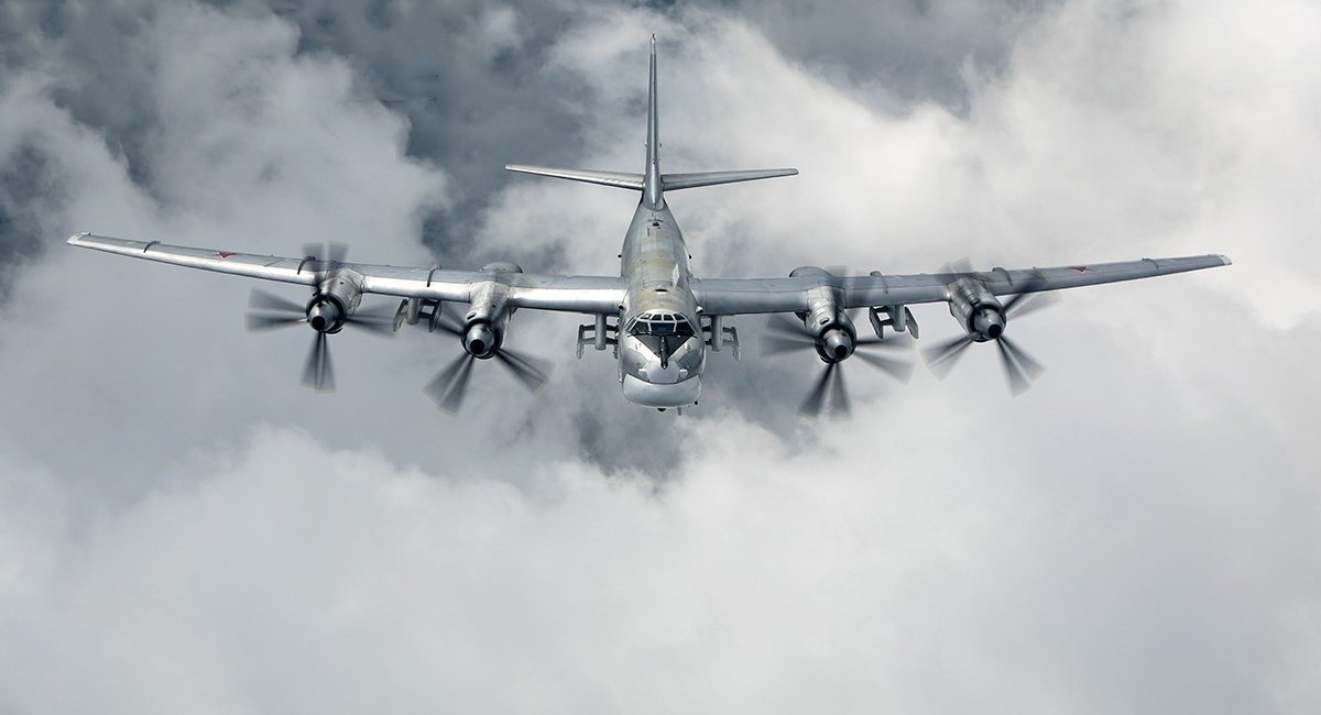 Fearing an Attack by Ukrainians, russians Painting Silhouettes of Tu-95MS Bombers at the Engels Air Base, russian Tu-95MS strategic bomber, Defense Express