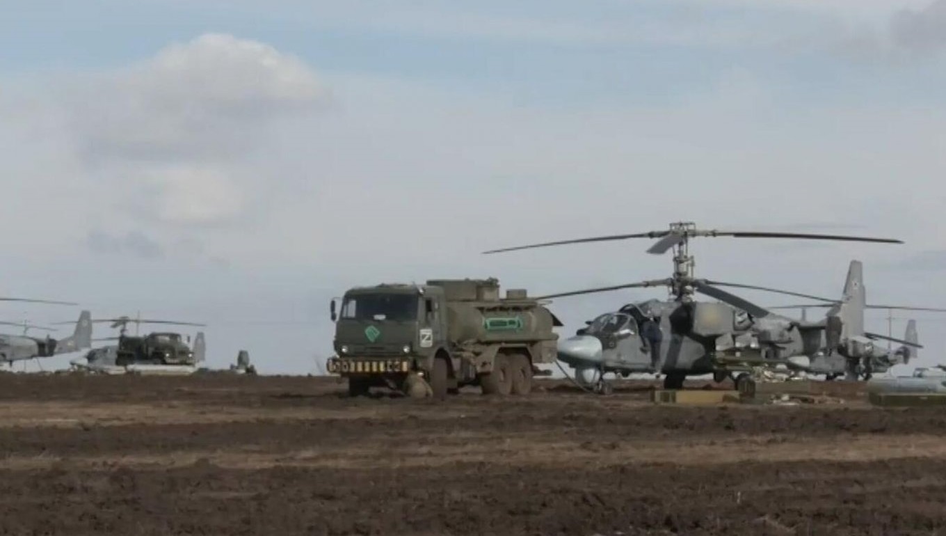 Ka-52 during the russian full-scale invasion of Ukriane / Defense Express / Chinese Experts Convinced that russian Ka-52 will Soon be Able to Fire at 30–50 km