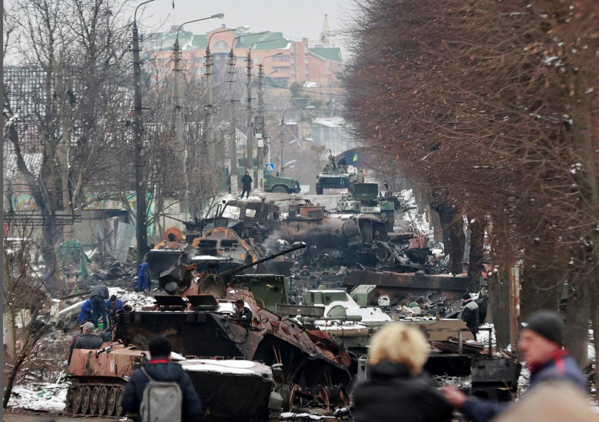 Vokzalna street with broken equipment of the Russian army in Buch, Kyiv region, Defense Express