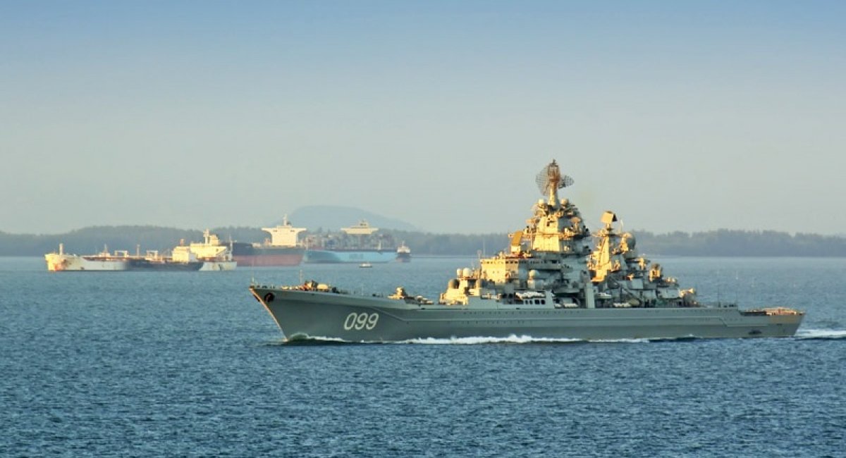Archive photo: Pyotr Velikiy nuclear cruiser of the russian navy / Defense Express / Pyotr Velikiy Torn Between Modernization and Retirement: russians Don't Know What to Do with the Nuclear Battlecruiser