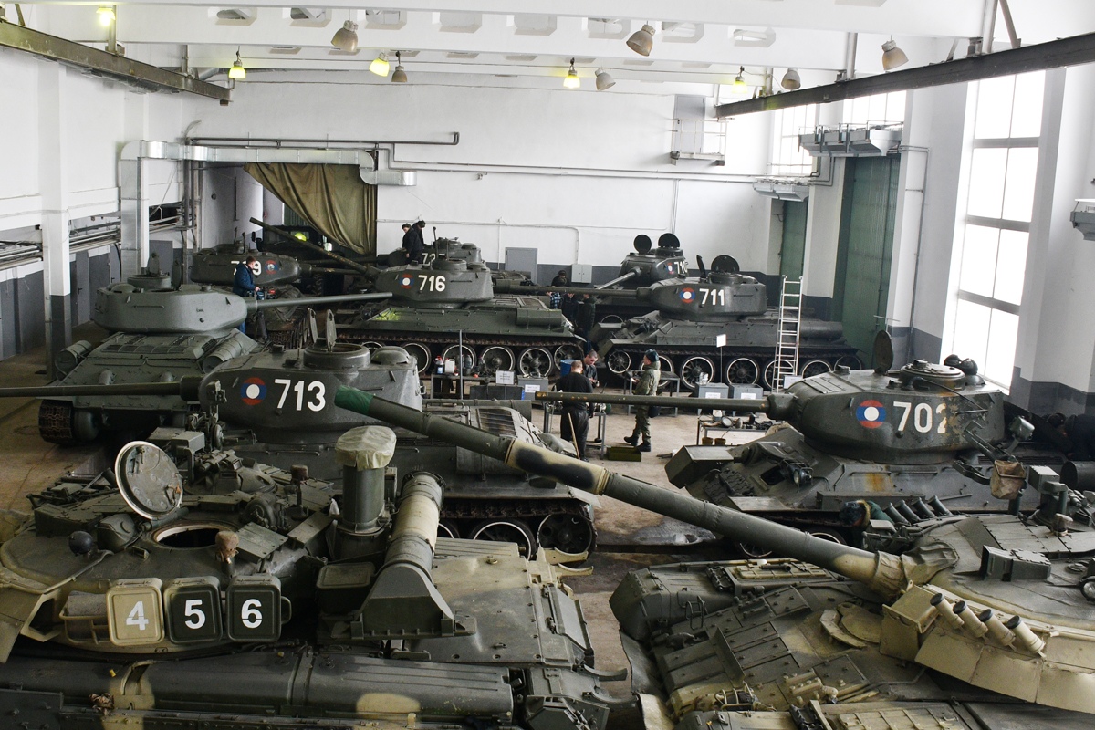 The T-34-85s russia bought from Laos at the hangars of the Kantemir Division