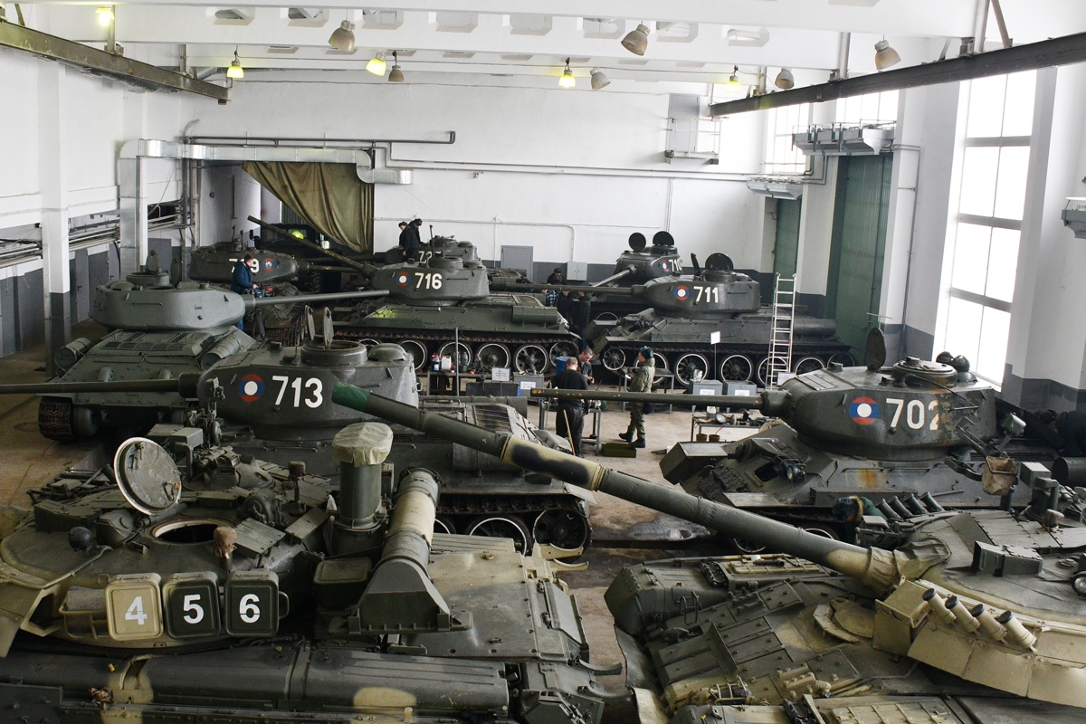 Comparing WWII Tanks in the 1980s, The USSR’s Motives and Insights on German Armorб T-34-85 tanks purchased in Laos in the storage facilities of the russian Kantemirovskaya Division, spring 2019