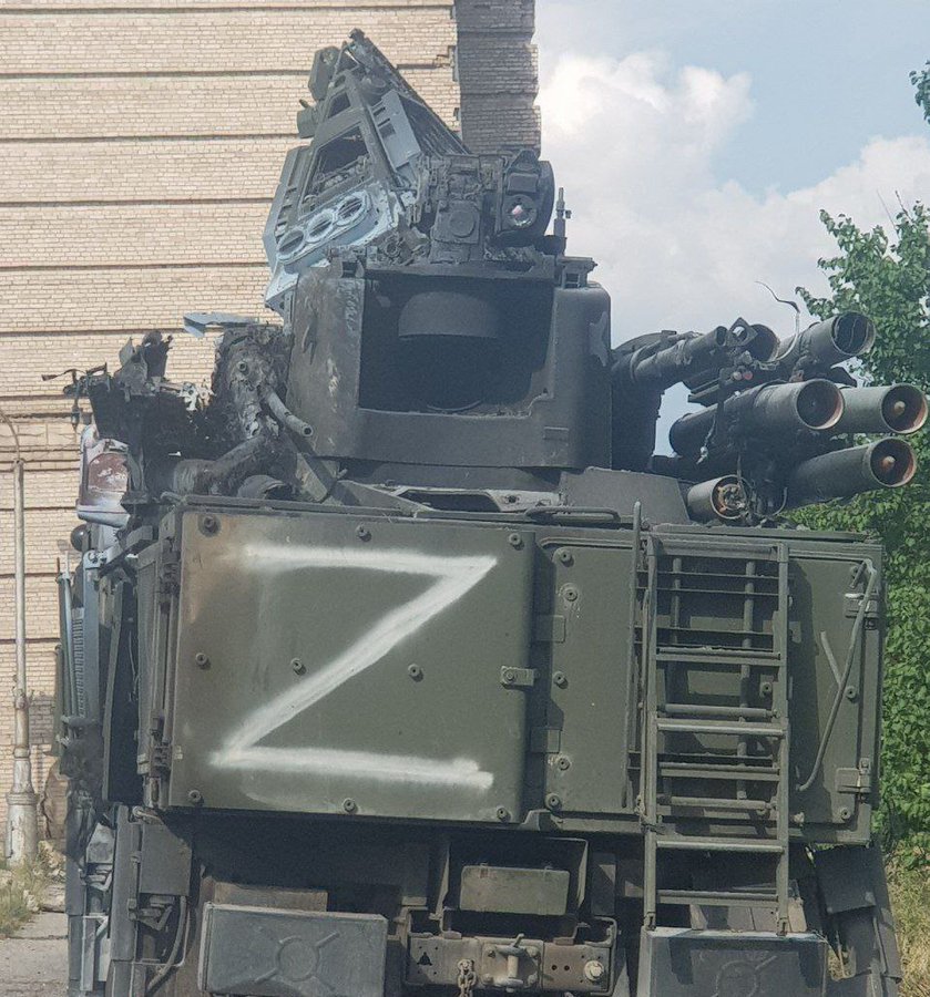 A russian Pantsir-S1 SAM system was taken out by a Ukrainian strike in Nova Kakhovka, Kherson region, Defense Express