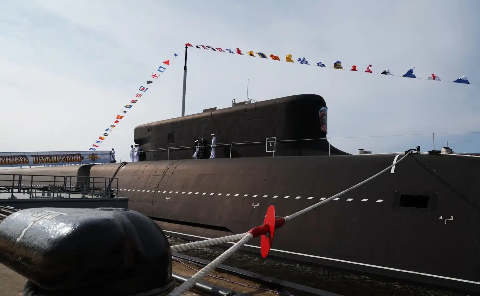 The ceremony of commissioning the new K-555 Prince Dmitry Pozharsky nuclear submarine into service with the russian Navy, July 24, 2025 / Defense Express / New Nuclear Submarine K-555 Dmitry Pozharsky is Commissioned With Putin's Attendance, and It's Indicative