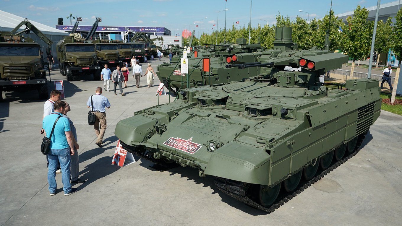 The exposition of russian military equipment at last year's Army-2023 / Defense Express / Moscow Changes the Rules of Armiya Forum, Wunderwaffes Are No Longer For the Public