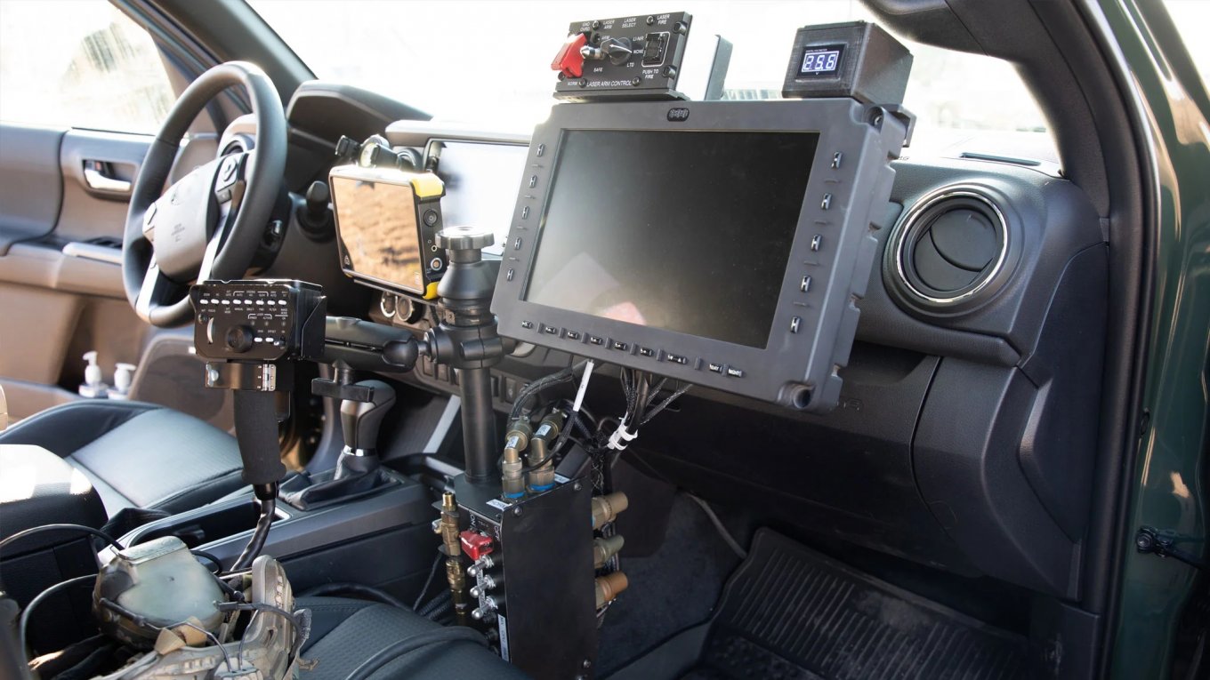 Illustrative photo: APKWS fire control systems inside a vehicle equipped with Vampire / Defense Express / Ukrainian Marines Reveal APKWS Combined With HMMWV to Shell russian Positions (Photo)