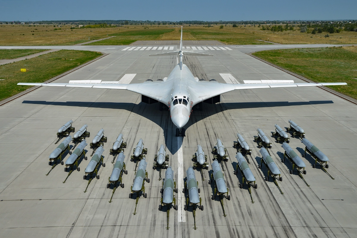 The Tu-160 and its missiles, Defense Express