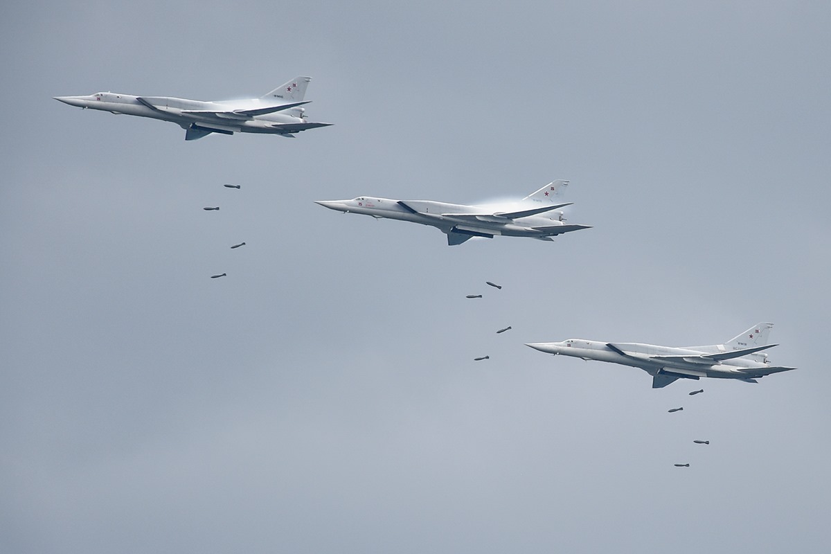 Illustrative photo: russian Tu-22M3 dropping bombs