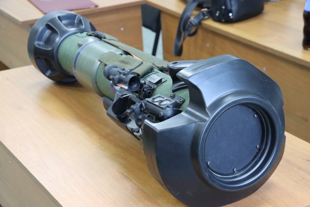 Ukrainian military are teached to use NLAW anti-tank systems by British instructors, Defense Express