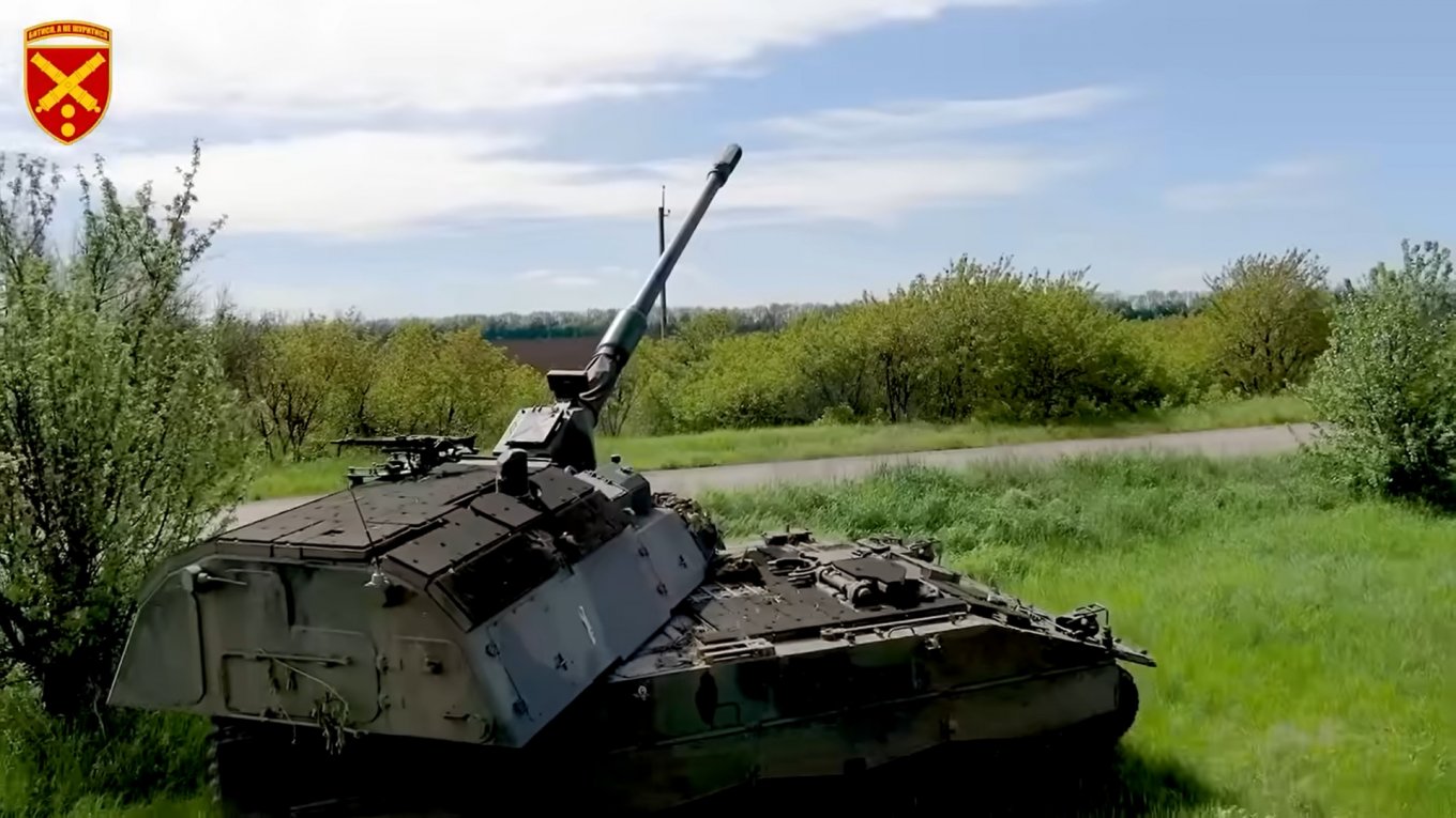 PzH 2000 self-propelled artillery system in service with the Ukrainian Armed Forces / Defense Express / Qatari PzH 2000 Reach Ukraine Much Faster Than Expected