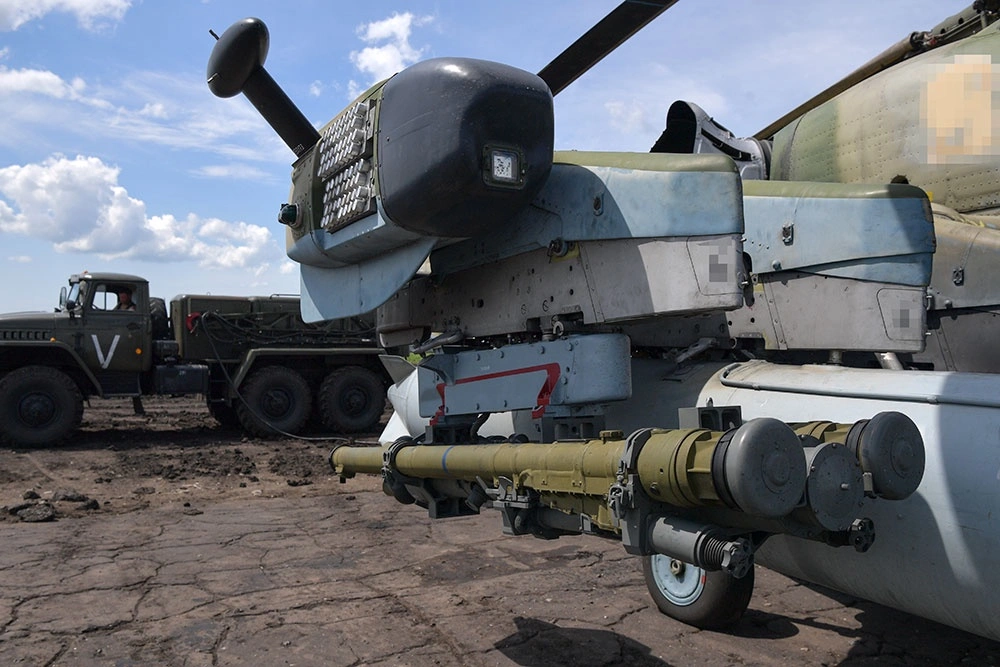 Why Did russian Ka-52 Helicopter Fail to Shoot Down Ukrainian FP-1 UAV with Missile, Igla-S anti-aircraft missile system installed on a russian Ka-52 helicopter