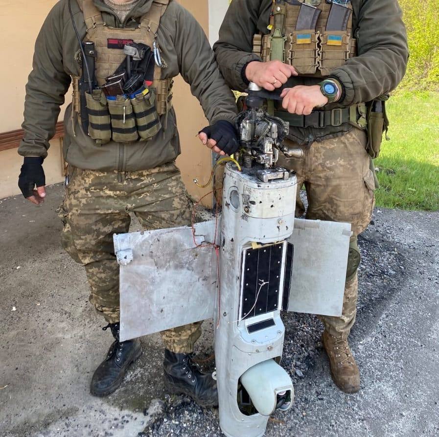 Defense Express / Ukrainian paratroopers brag about their trophy UAV / Good Day for a Hunt for Ukrainian Paratroopers: Four Russian 'Birds' Down
