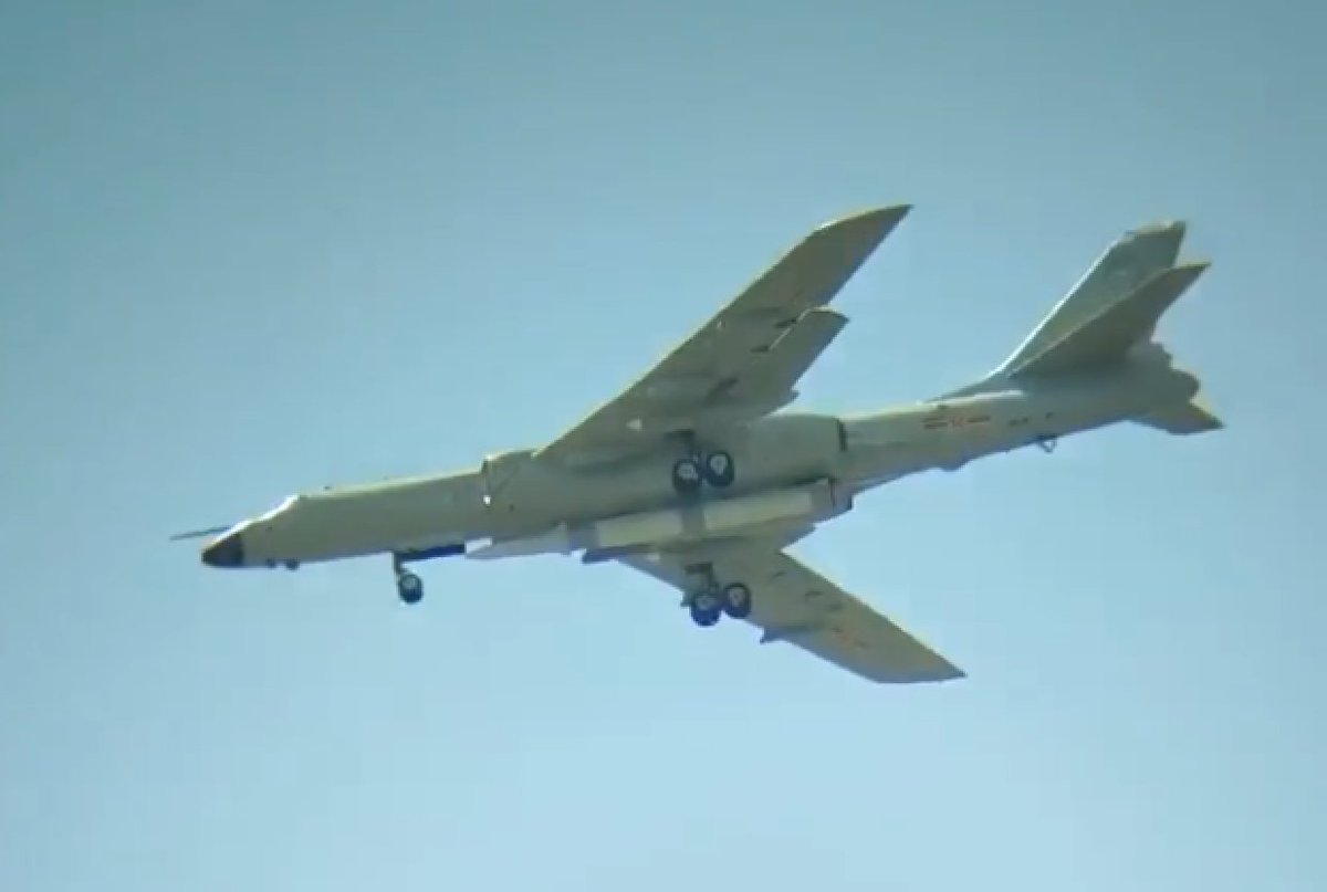 Pentagon Begins Work on 1,600-km Air-to-Air Missile: What Could Such a Weapon Look Like?