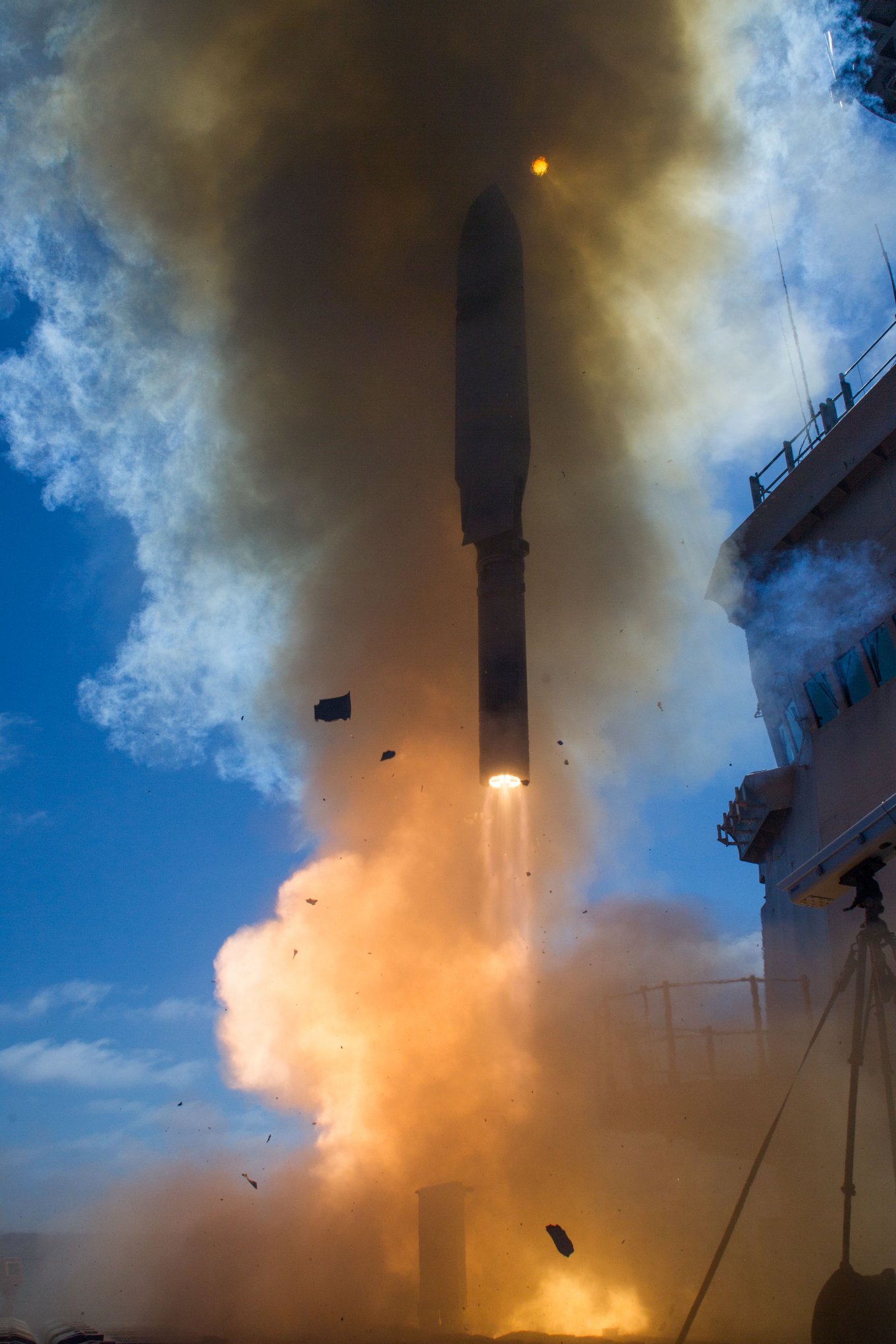 LRASM vertical launch from a U.S. Navy self defense test ship, 2016 / Defense Express / Rheinmetall Demonstrates GMARS Ground Launcher for JASSM Standoff Cruise Missile