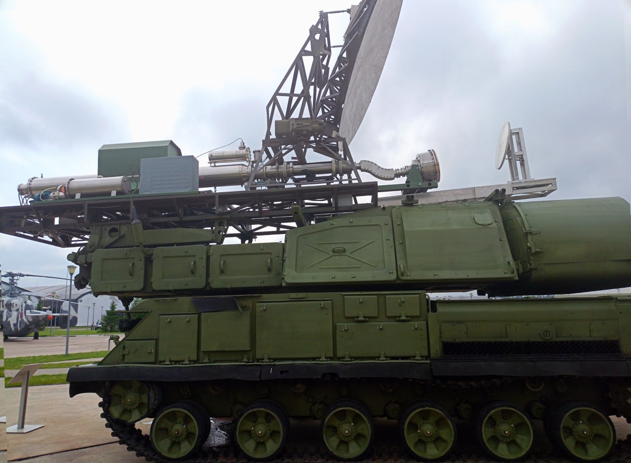 Furor mobile combat microwave radiation system / Defense Express / After 10 Yeas of Development, russian Microwave Weapon Goes Straight to Museum Instead of War Front