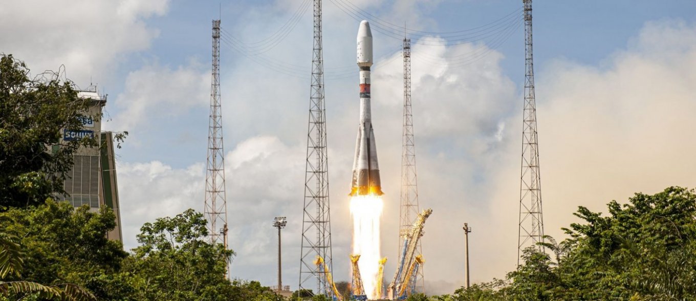 France Launched CSO-3 Reconnaissance Satellite, Ukraine Has Chance to Get Necessary Intelligence Data, Launch of the rocket with the CSO-2 satellite from the European Spaceport in Kourou by the Soyuz rocket, Defense Express