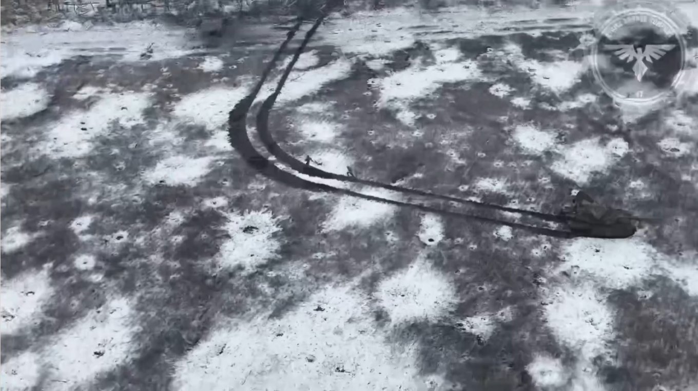 The tank in the middle of the field. The russian crew chose to flee
