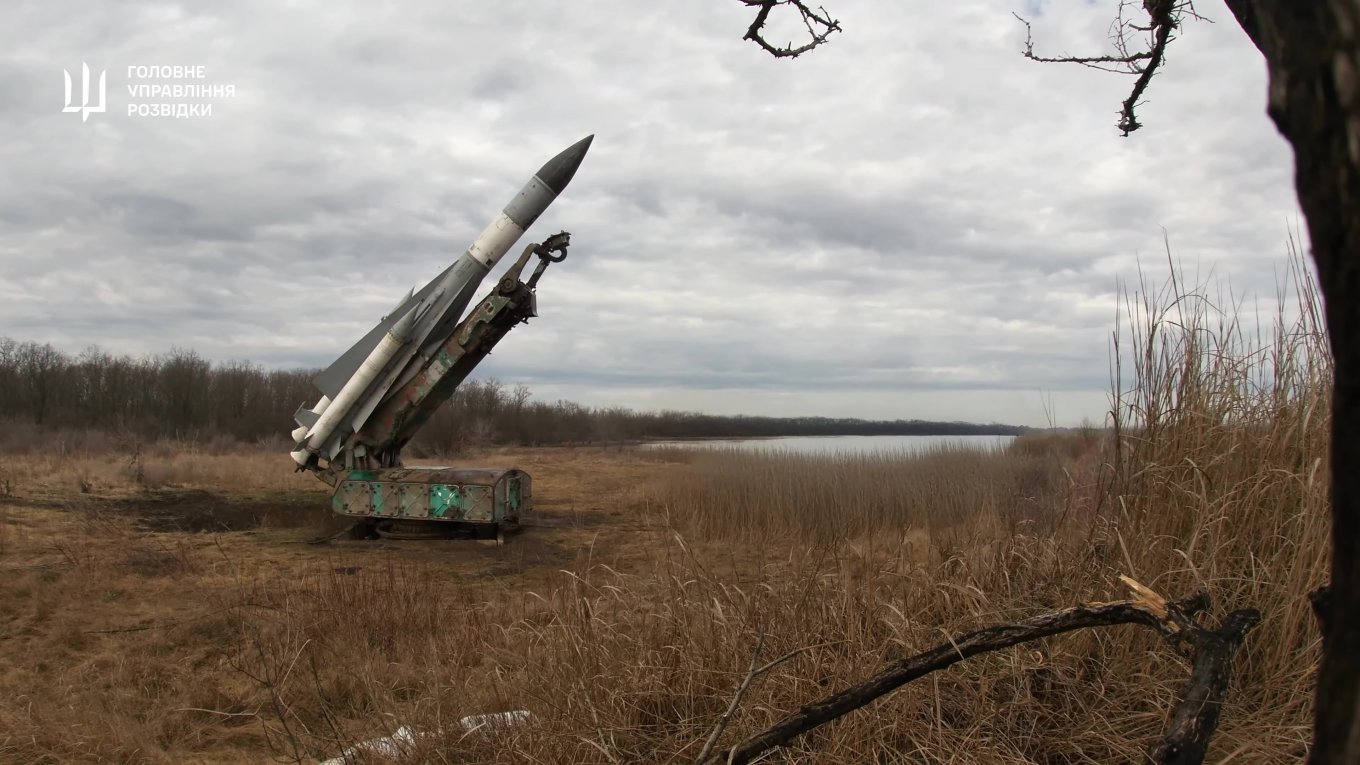 Defense Express / First Detailed Video of Ukraine Using S-200 Air Defense Missile, Credited For Tu-22M3, A-50 Downings / Defense Intelligence of Ukraine
