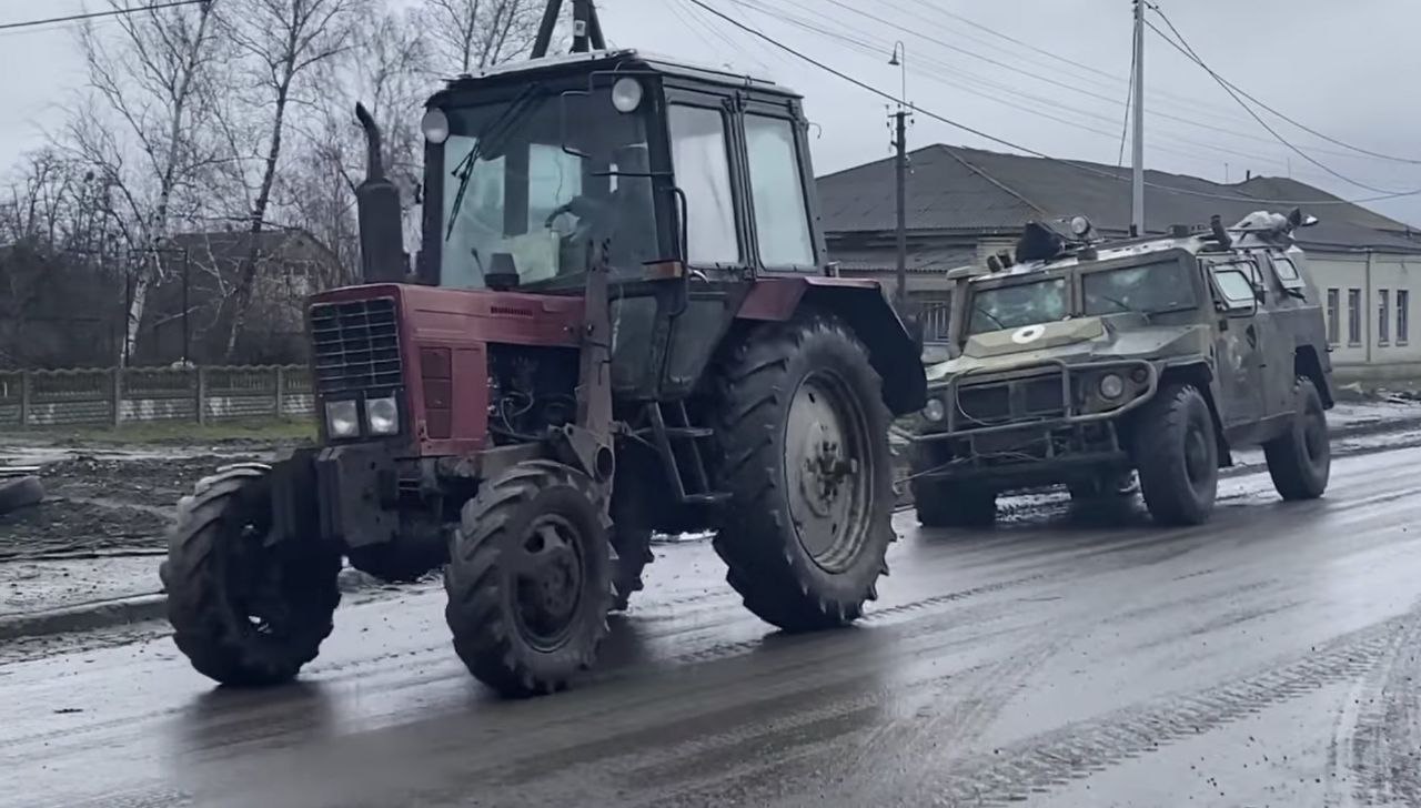 Ukrainian farmers retrieving a Tiger vehicle abandoned by Russian soldiers in Nova Basan, Defense Express, Top Ten Ranking of Russian Armored Vehicle Types by Numbers Lost in Ukraine War