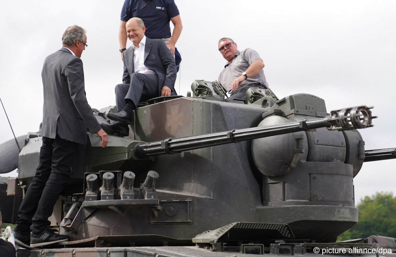 Illustrative photo: one of the Gepard AA systems inspected by Olaf Scholz before being sent to Ukraine