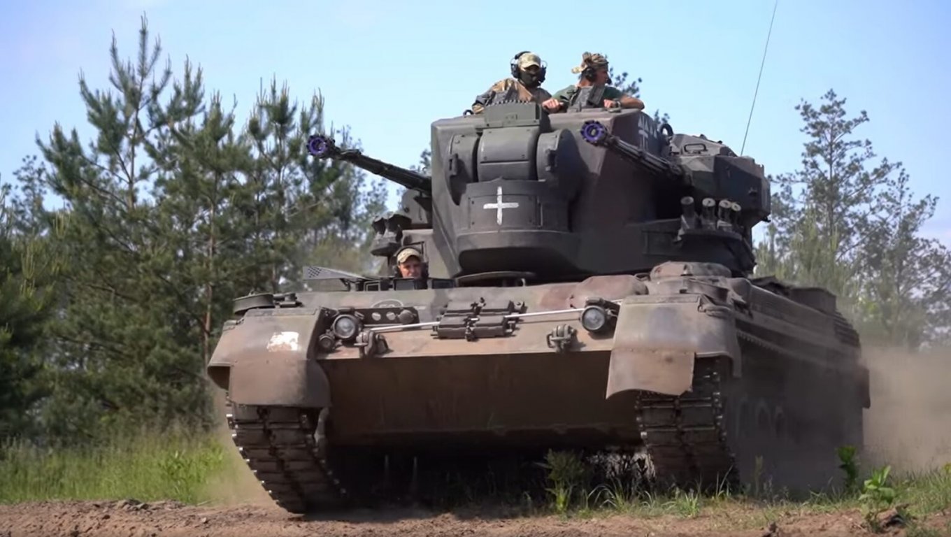 German-made Gepard self-propelled anti-aircraft system during a training exercise, Defense Express