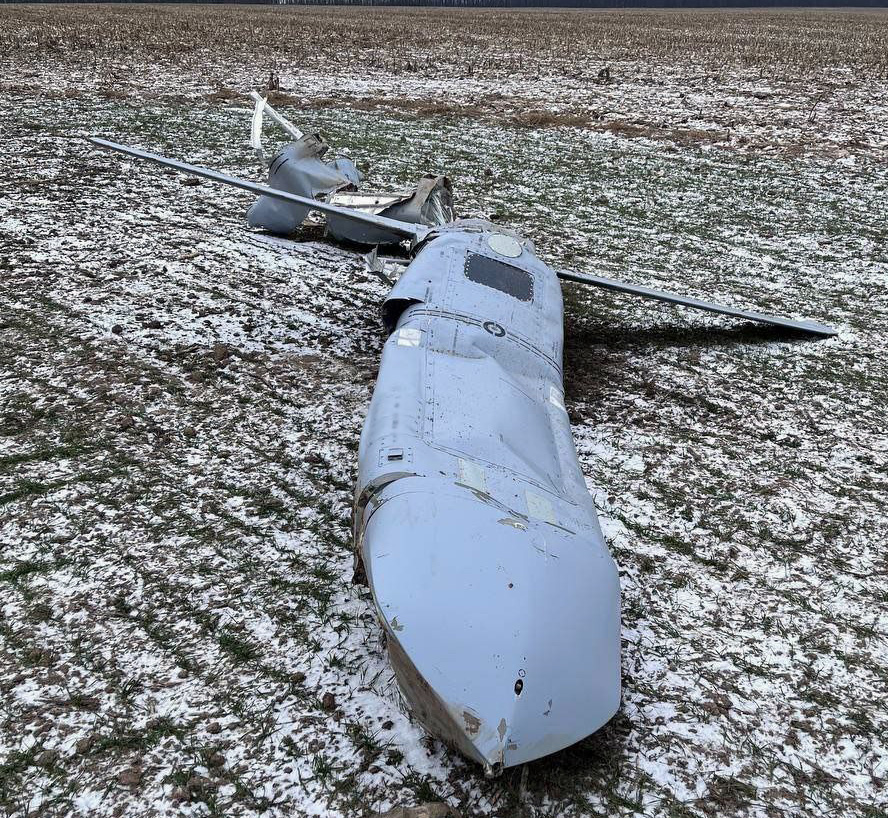 A swarmof Shahed drones is followed by such cruise missiles. This is the Kh-101, taken down by the Ukrainian air defense during the January 26th shelling. Ukrainians managed to shot down 47 out of 55 missiles launched in that attack / Photo credit: Air Force of the Armed Forces of Ukraine