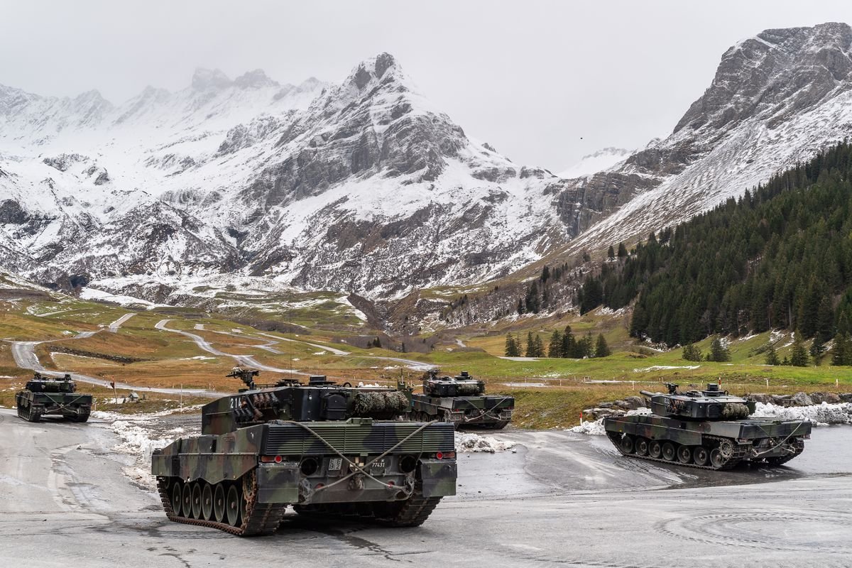 Pz 87 tanks in Switzerland / Defense Express / Czech Republic Gets 14 Leopard 2 Compensatory Tanks From Germany: Why Not Send Directly to Ukraine Instead