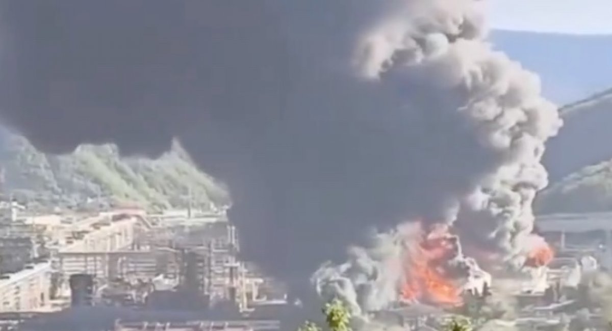 Coordinated attacks hit one of russia's most advanced oil sites, targeting production and export infrastructure